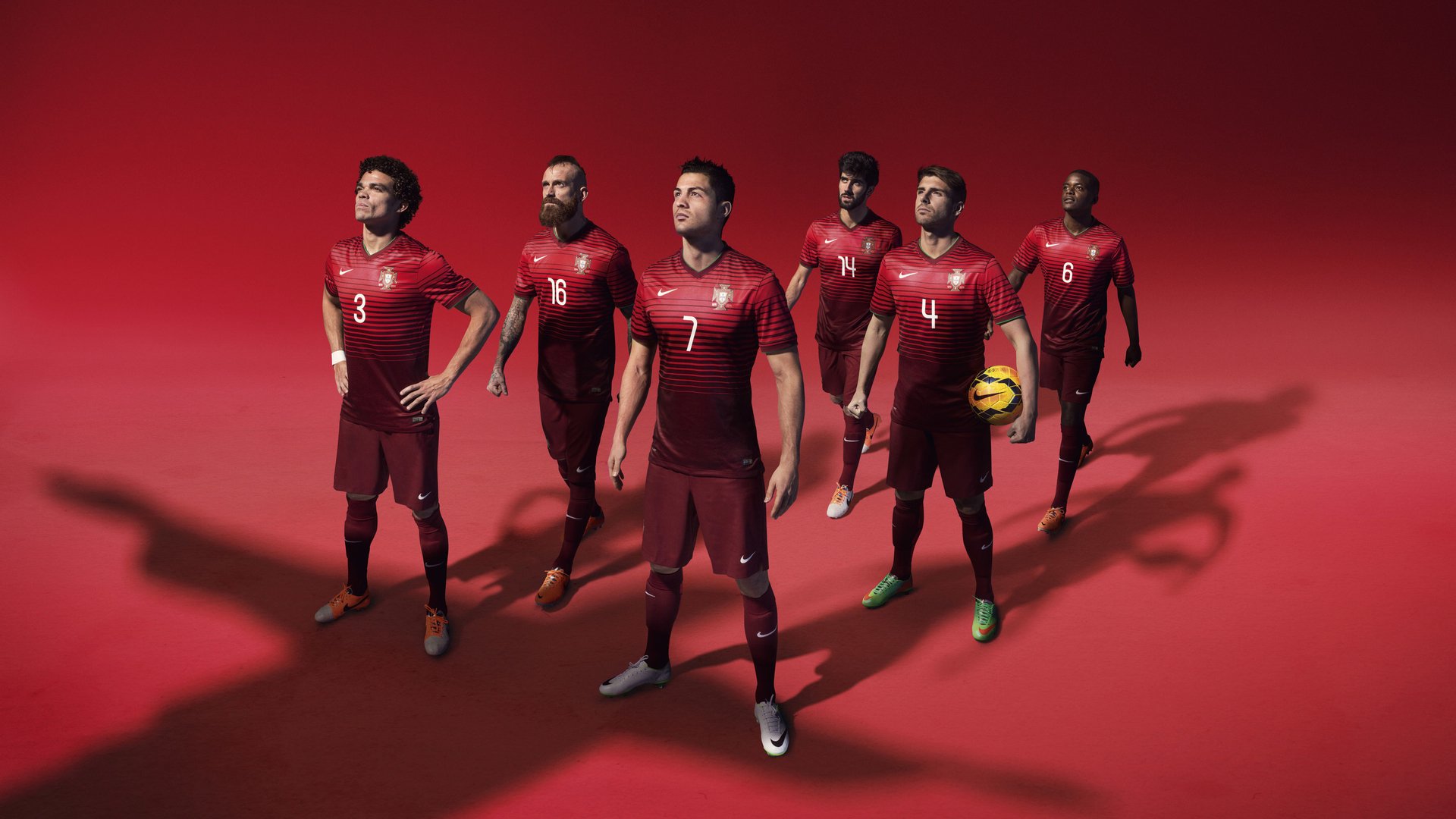 乐鱼（LEYU）体育-终场“绝杀英雄”点燃欧洲夜空的瞬间，十大终场绝杀